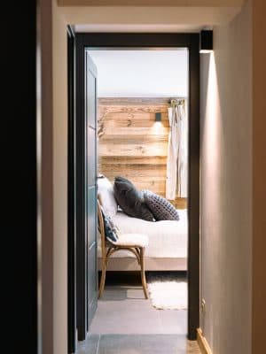 Alpine Log Cabin - Hallway