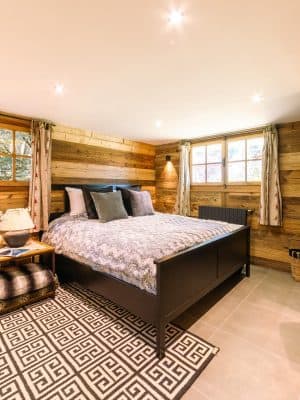 Alpine Log Cabin - Bedroom